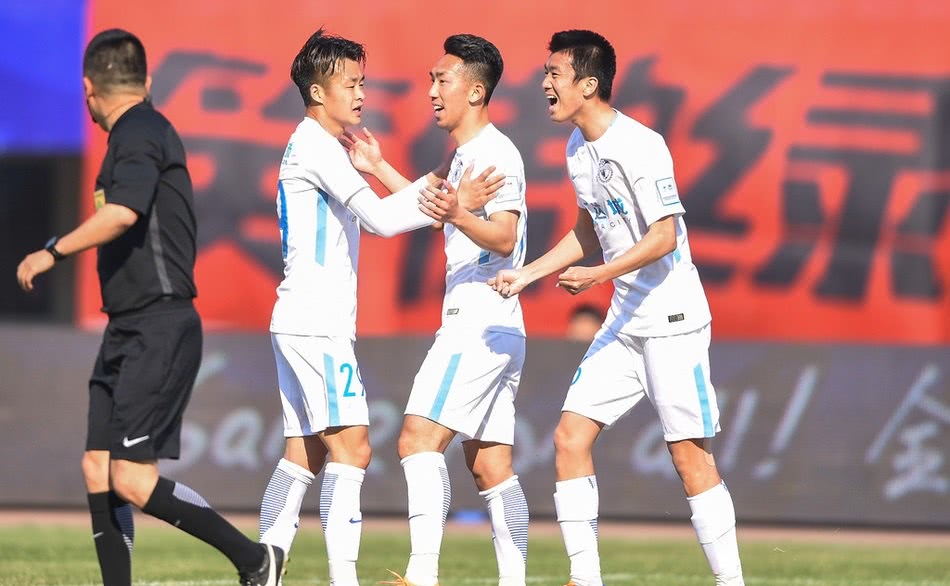 大连一方队换帅后终迎连胜，球迷鼓舞士气高昂的简单介绍