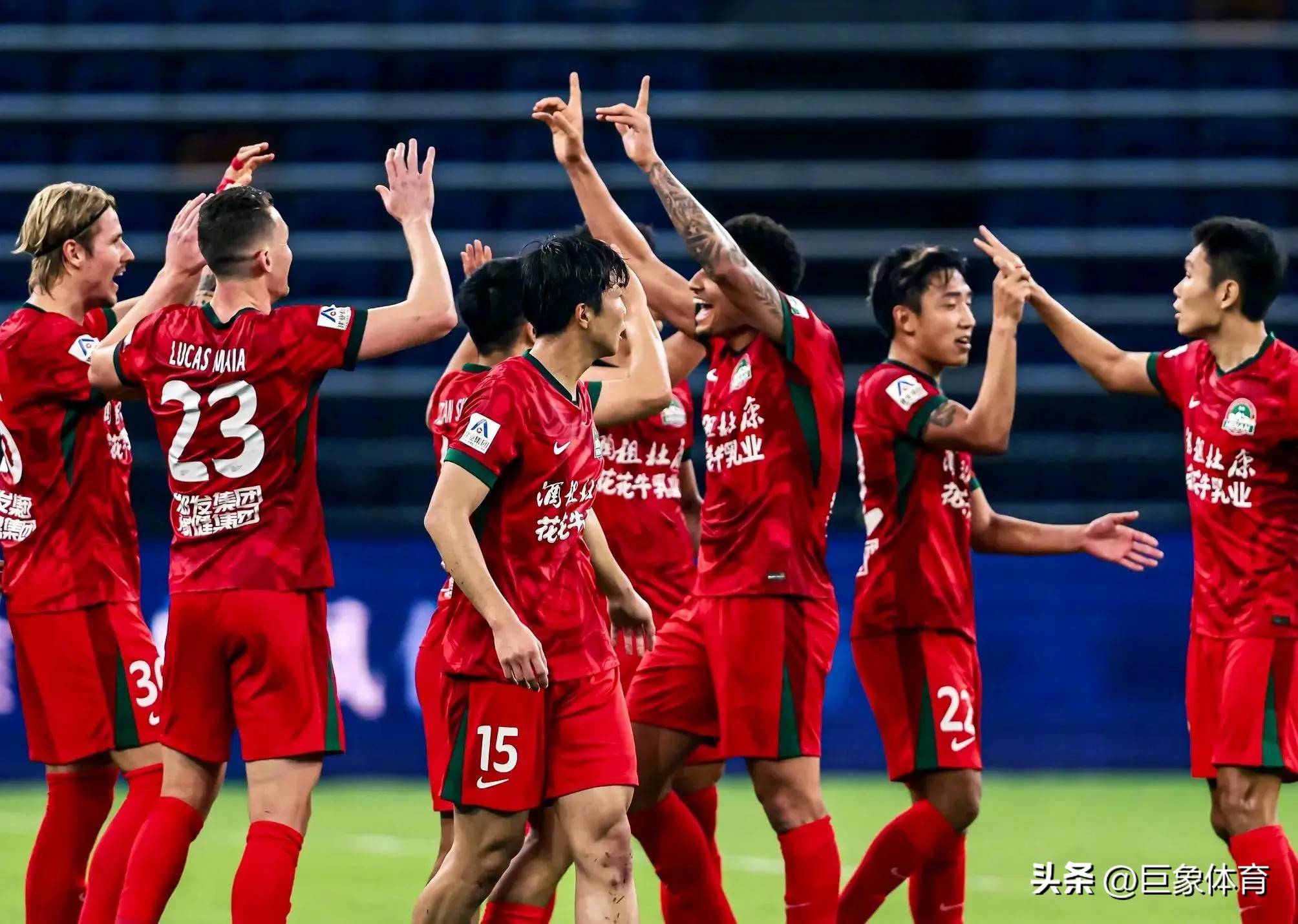 河南队在比赛中展现出强大的战斗力,轻松击败对手 河南队在比赛中展现出强大的战斗力,轻松击败对手