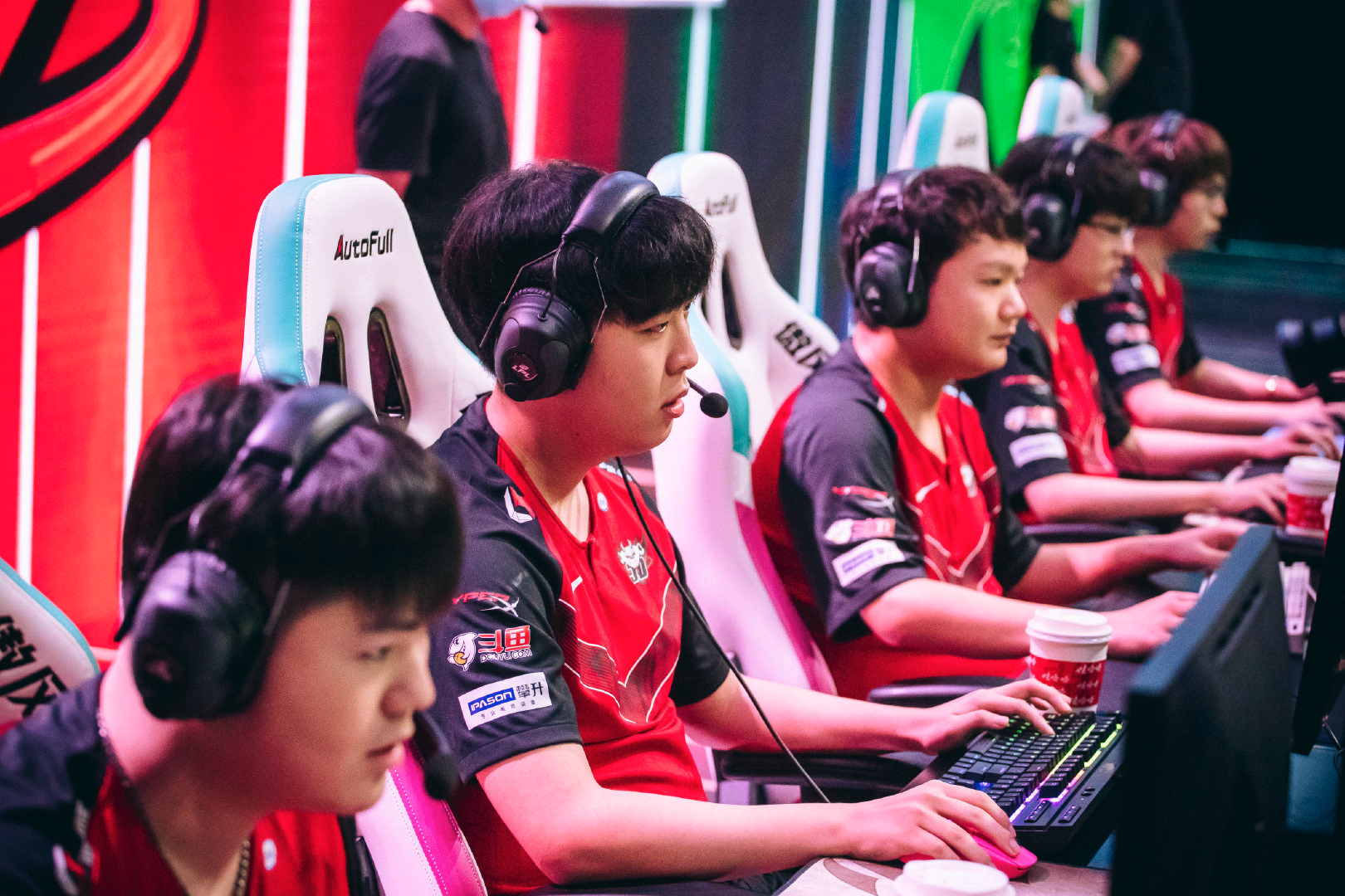 TSM险胜DRX，Keria完成史诗逆转峡谷大战小组赛，让粉丝疯狂欢呼的简单介绍