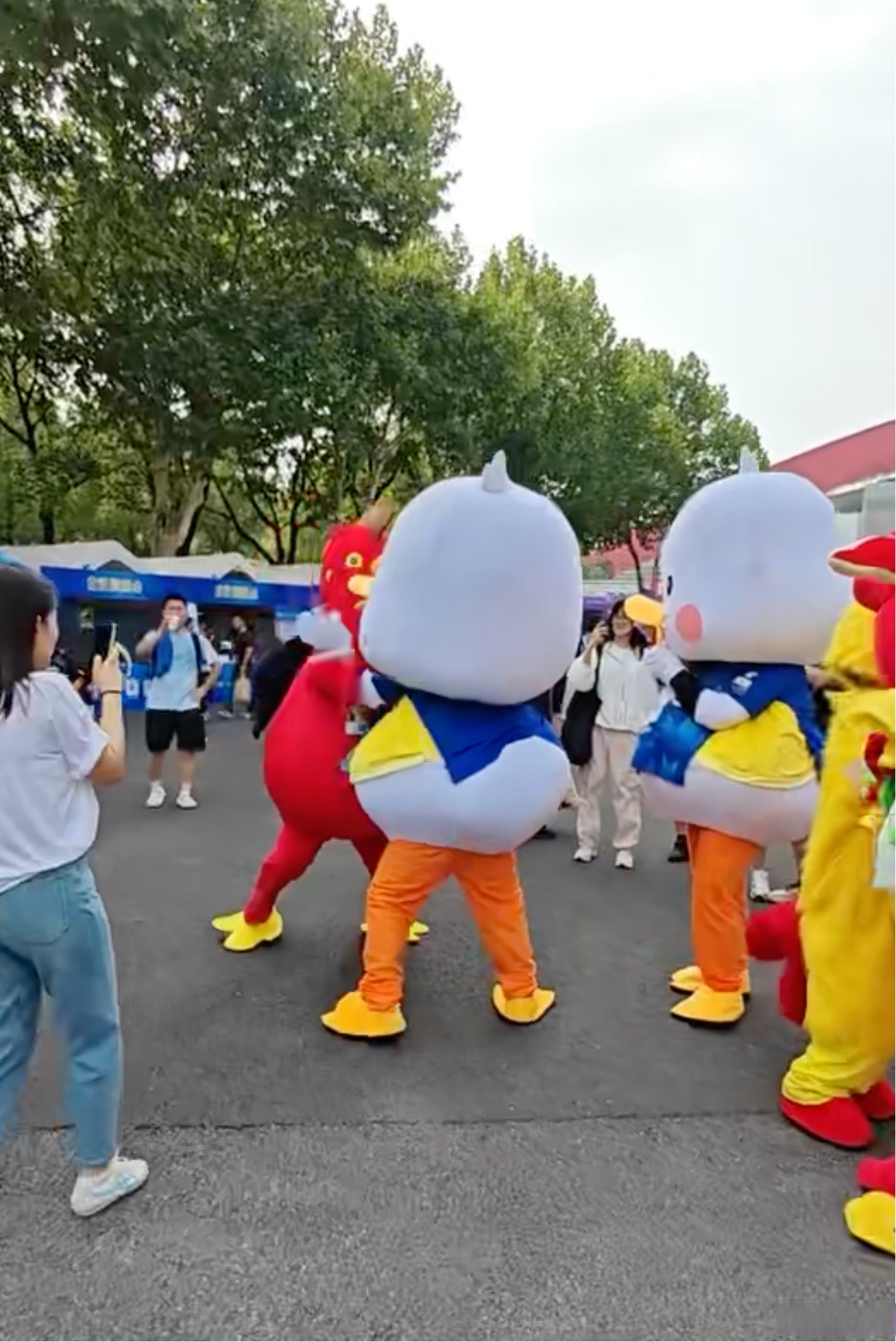 LGD血洗C9，Uzi开启传奇时刻焦点之战小组赛，技惊四座的简单介绍