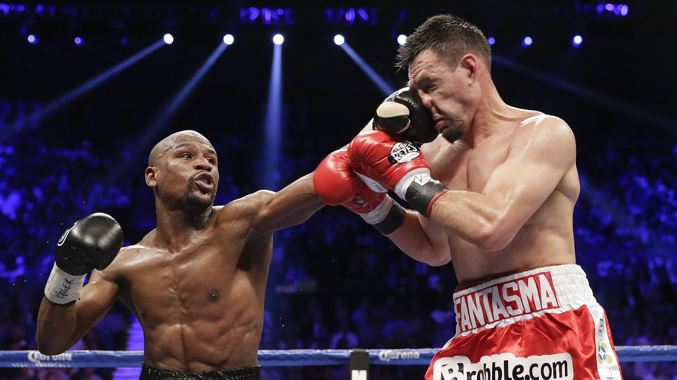 绿茵场上的总决赛之夜,库尔图瓦如何用指尖主宰比赛走向