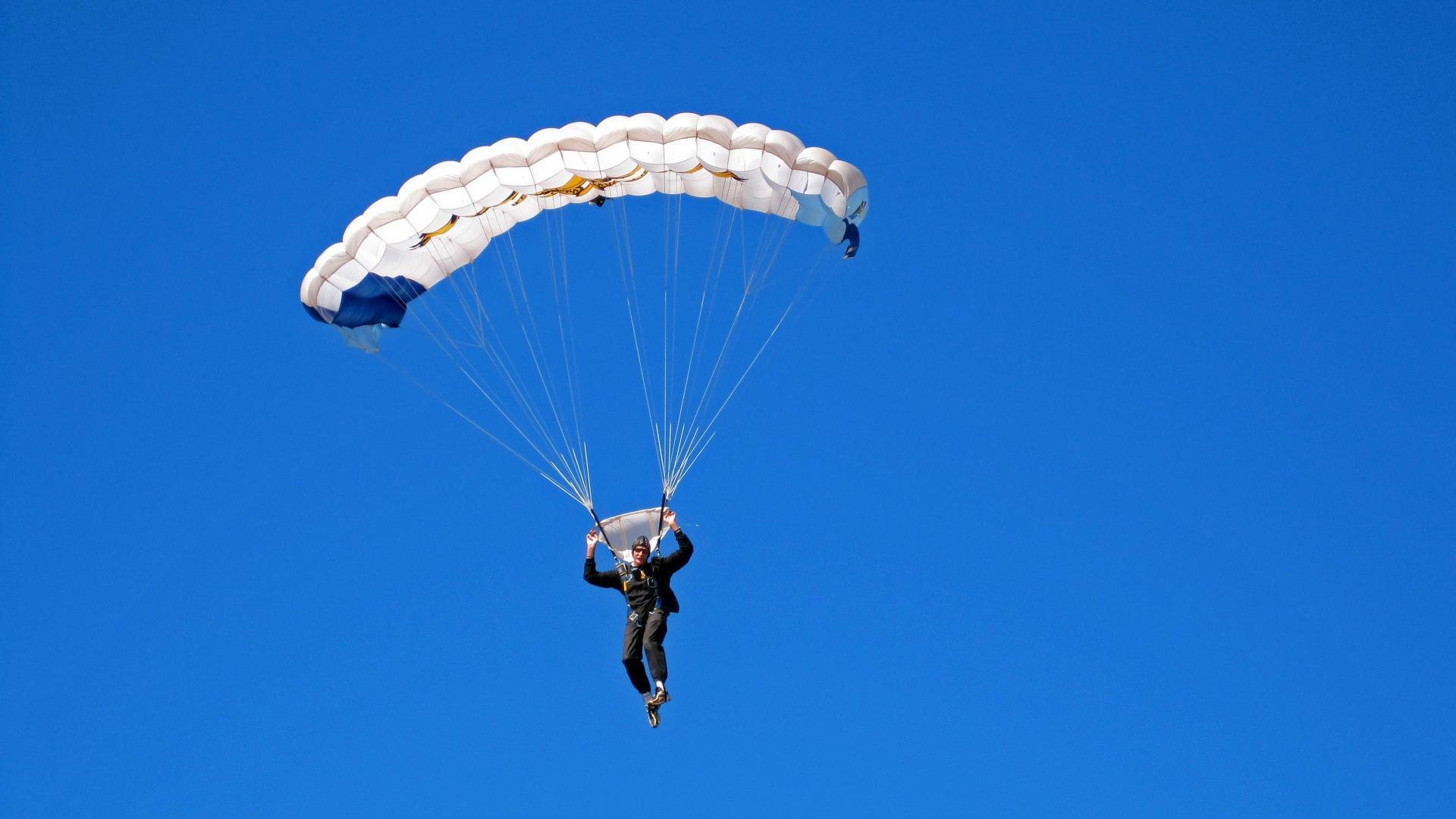 红牛二队碾压哈斯车队，阿隆索惊艳四座